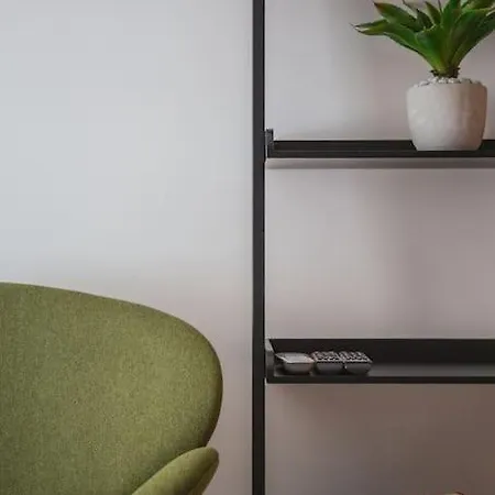 Intimate Ground-floor Hideaway - 011