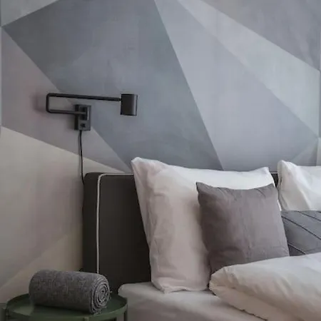 Intimate Ground-floor Hideaway - 011 Apartment *